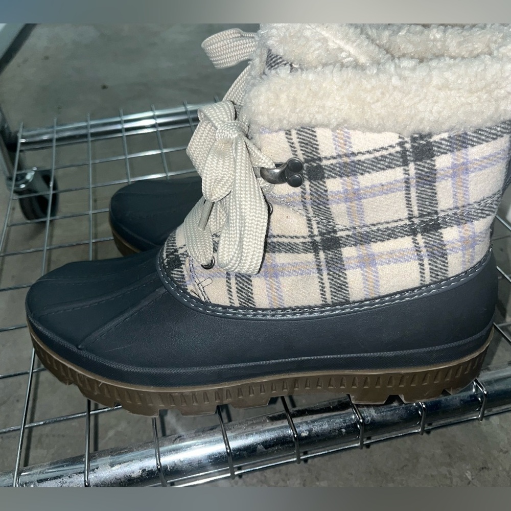 New Ozark Trail Plaid Winter Boots 10W - Navy and Cream